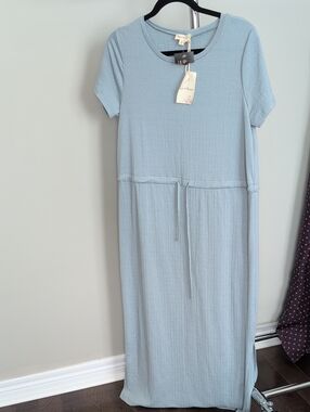Hem & Thread Light Gray Ribbed Top with Tag Detail